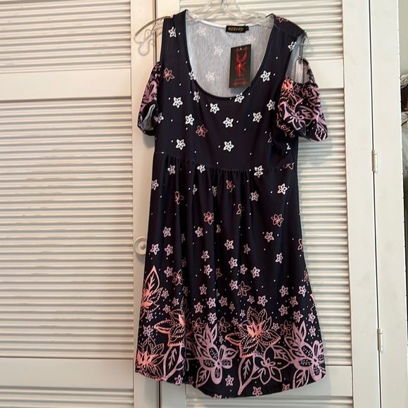 REBORN Short Sleeved Cold Shoulder Boho Tunic Top - Picture 3 of 10